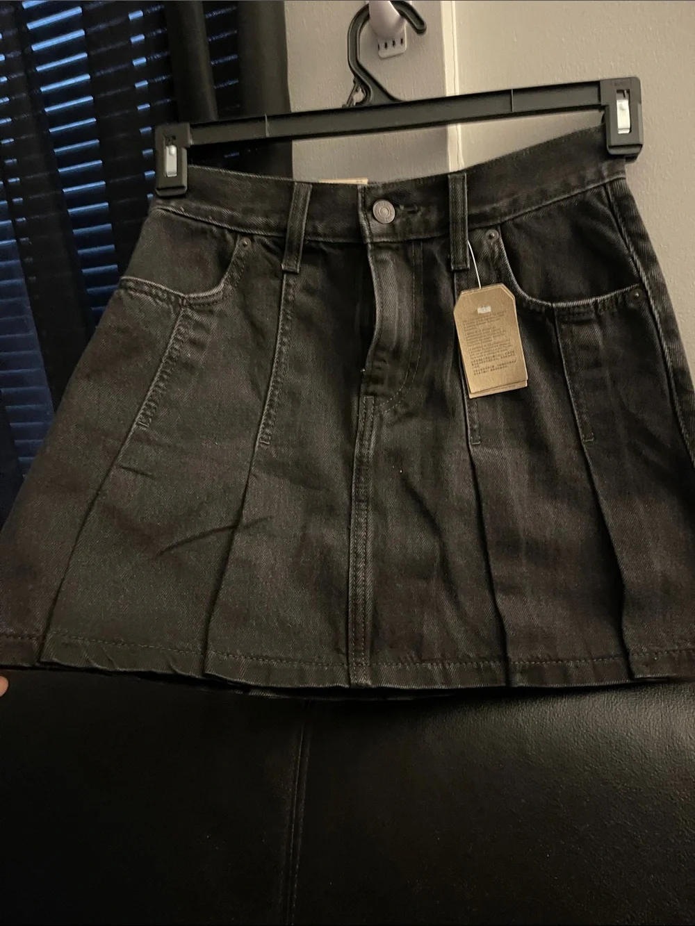 Levi’s Women's Open Mind Ash Black Denim Pleated Mini Skirt Sz 24 NWT
